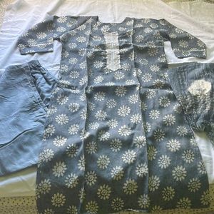 Gray Indian dress medium 3 piece daisy print white embroidered